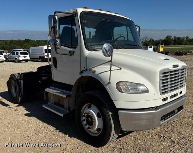Image of Freightliner Business Class M2 equipment image 2