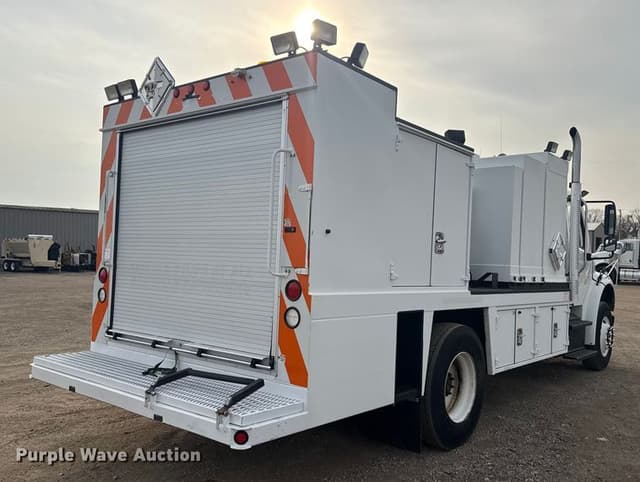 Image of Freightliner Business Class M2 equipment image 4