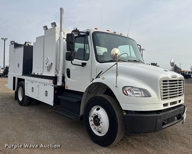 Image of Freightliner Business Class M2 equipment image 2