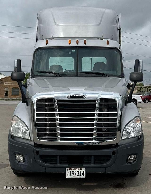 Image of Freightliner Cascadia equipment image 1