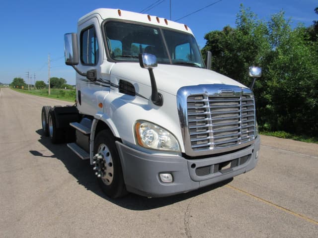 Image of Freightliner Cascadia 113 equipment image 1