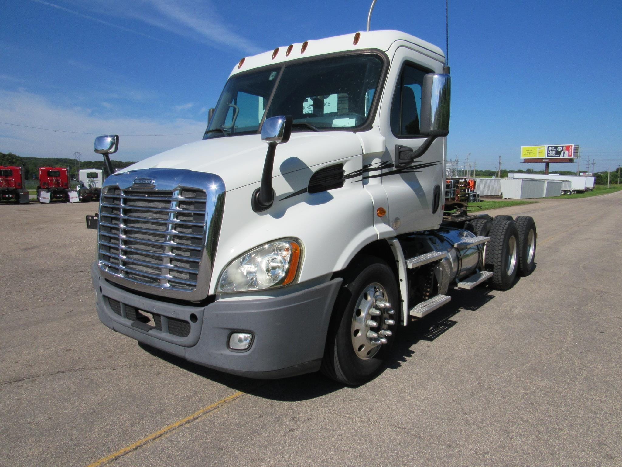 2014 Freightliner Cascadia 113 Equipment Image0