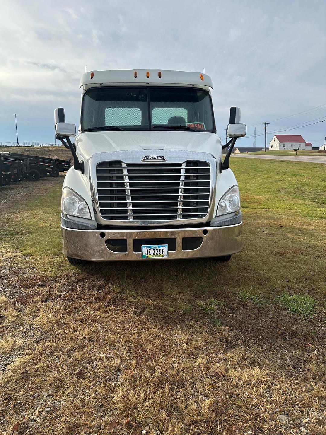 Image of Freightliner Cascadia 113 Primary image