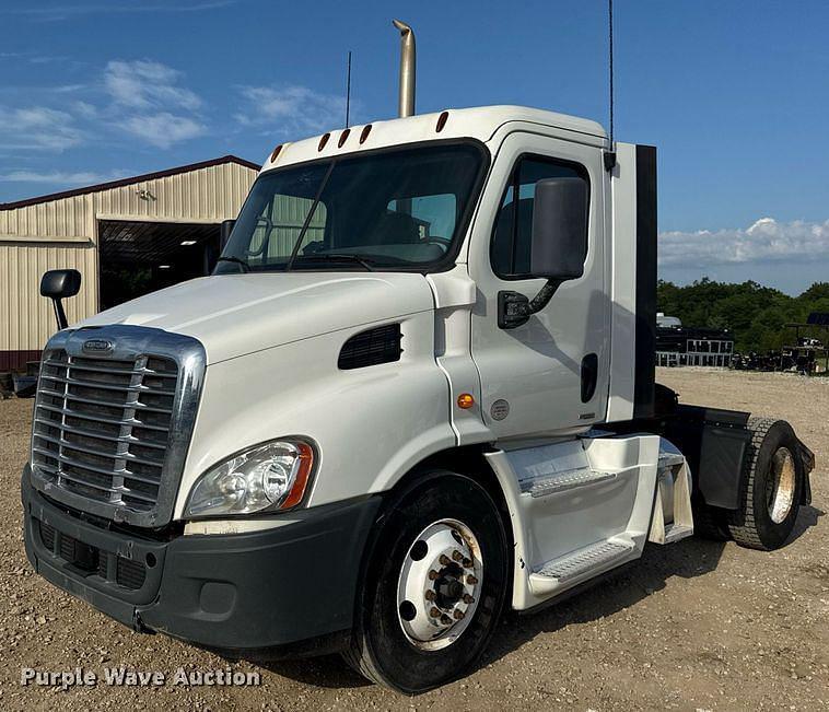 Image of Freightliner Cascadia 113 Primary image