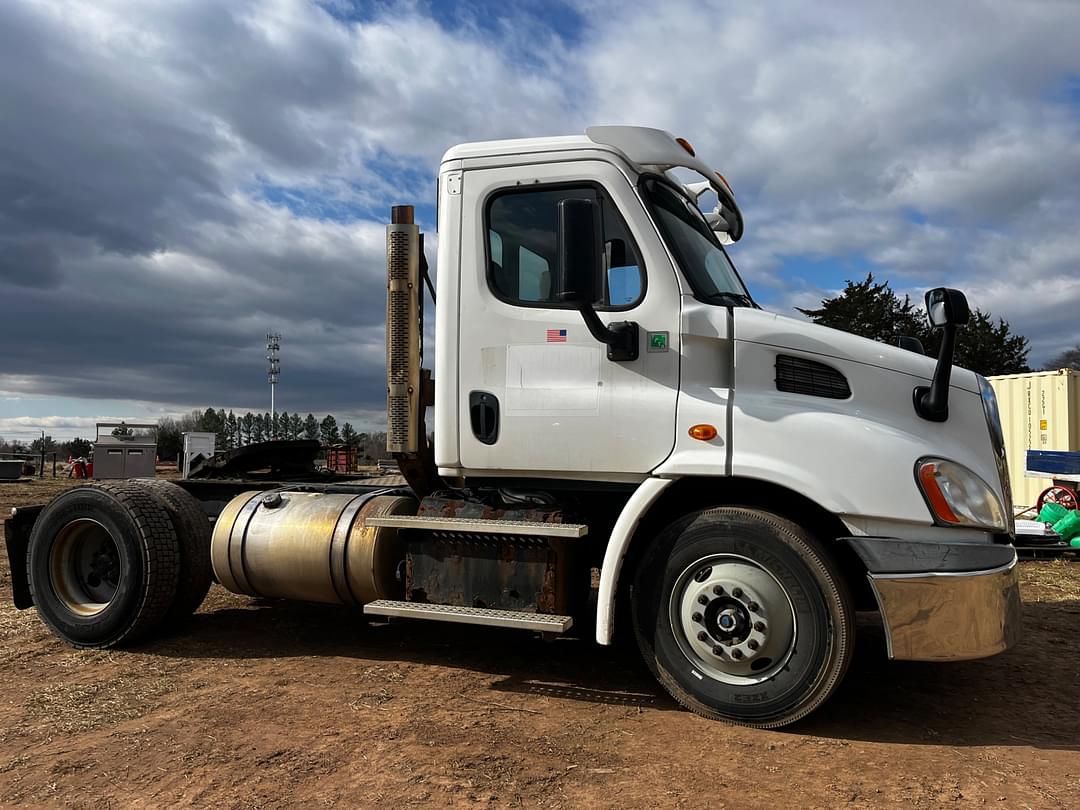 Image of Freightliner Cascadia 113 Primary image