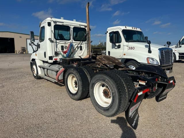 Image of Freightliner Cascadia 125 equipment image 2
