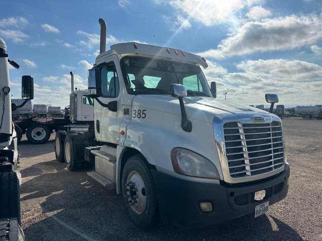 Image of Freightliner Cascadia 125 equipment image 3