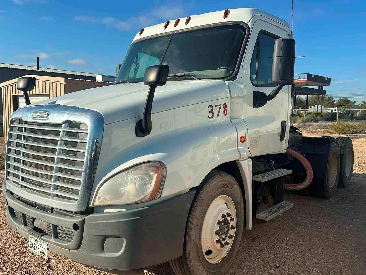 2014 Freightliner Cascadia 125 Equipment Image0