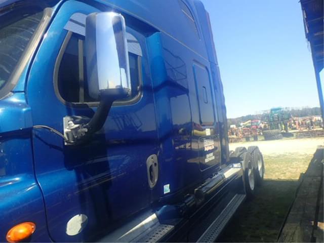 Image of Freightliner Cascadia 125 equipment image 4