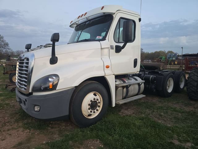 Image of Freightliner Cascadia 125 equipment image 1