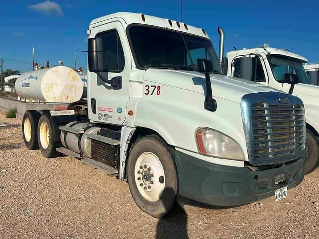 Image of Freightliner Cascadia 125 equipment image 1