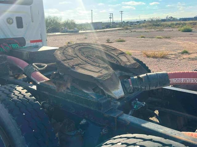 Image of Freightliner Cascadia 125 equipment image 3