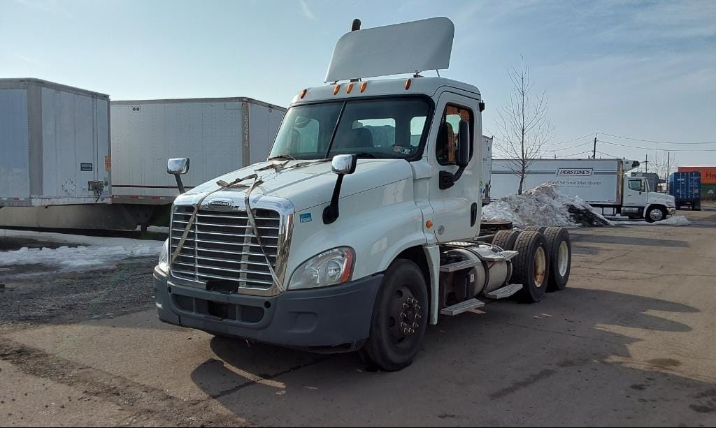 2014 Freightliner Cascadia 125 Equipment Image0