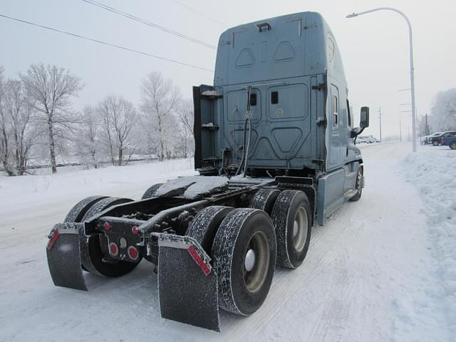 Image of Freightliner Cascadia 125 equipment image 2