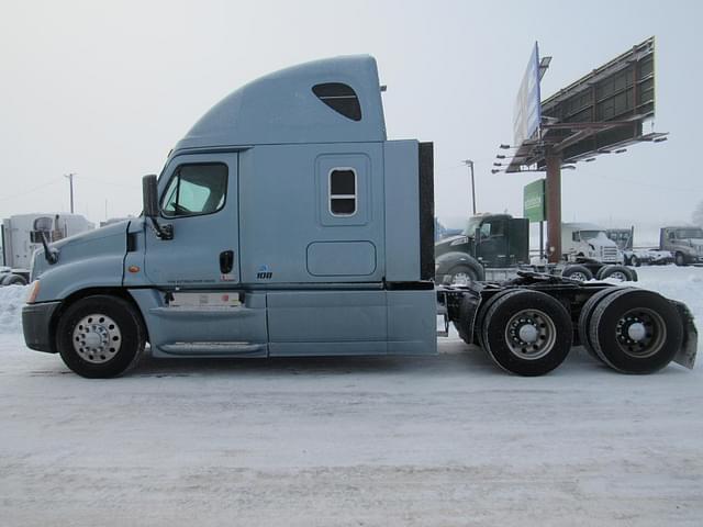 Image of Freightliner Cascadia 125 equipment image 4