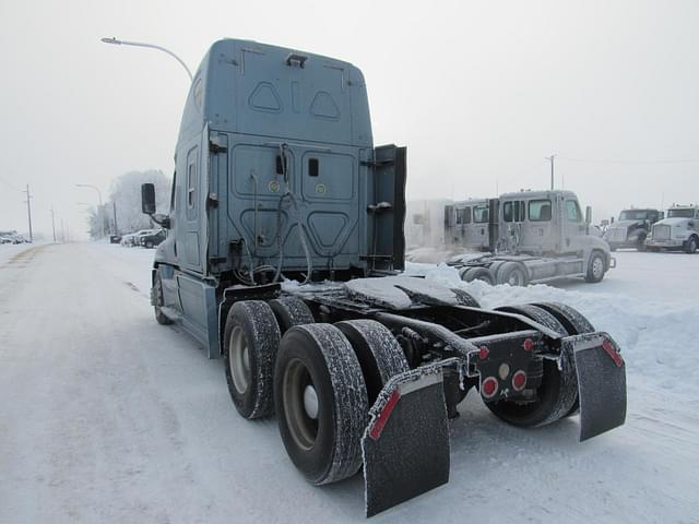 Image of Freightliner Cascadia 125 equipment image 3