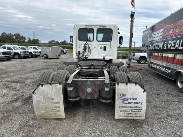 Image of Freightliner Cascadia 125 equipment image 2