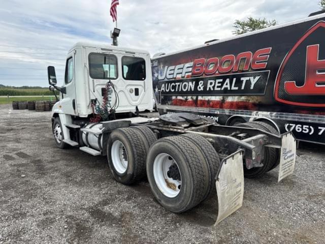 Image of Freightliner Cascadia 125 equipment image 1
