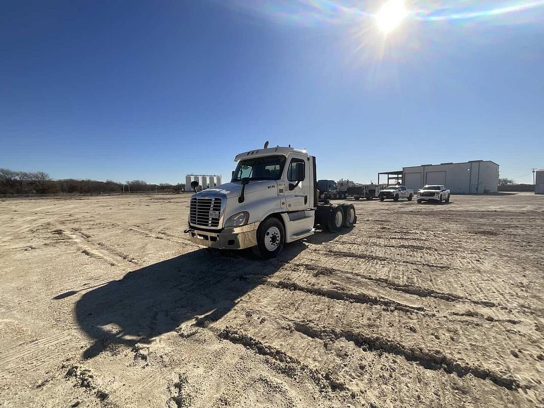 Image of Freightliner Cascadia 125 Primary image