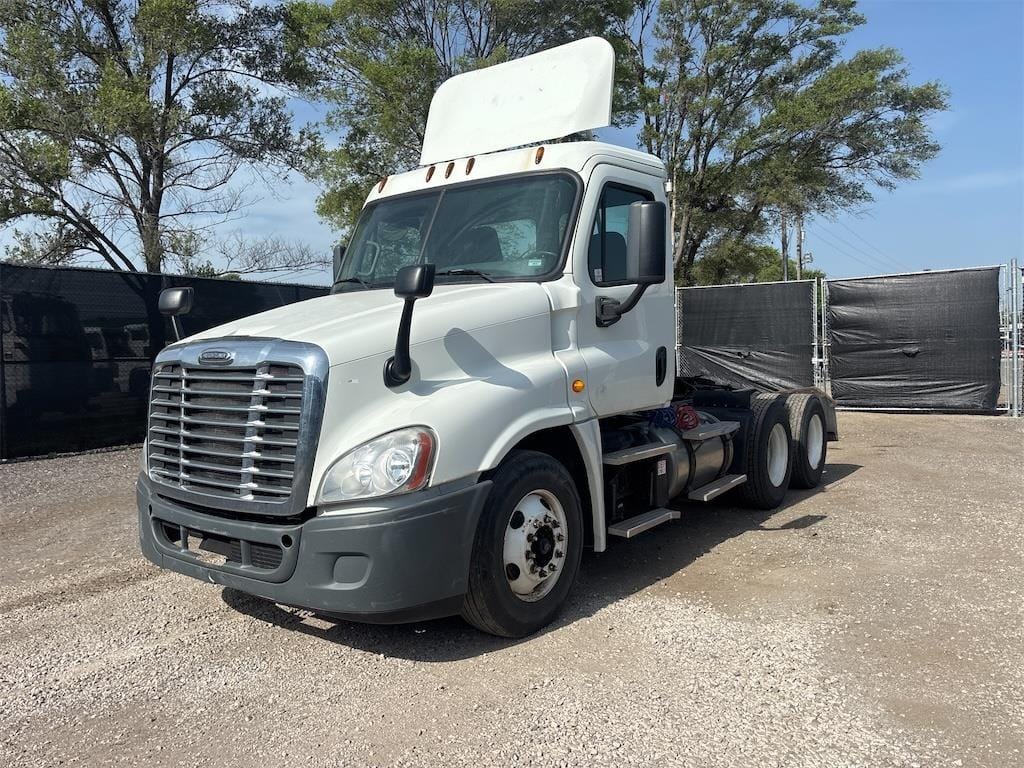 2014 Freightliner Cascadia 125 Equipment Image0