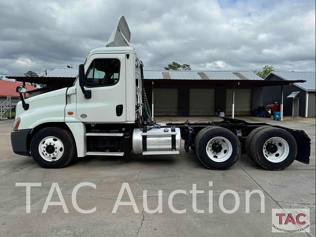 Image of Freightliner Cascadia 125 equipment image 1