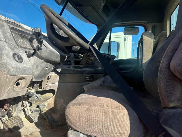 Image of Freightliner Cascadia 125 equipment image 2