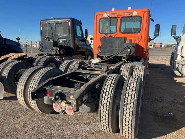 Image of Freightliner Cascadia 125 equipment image 3