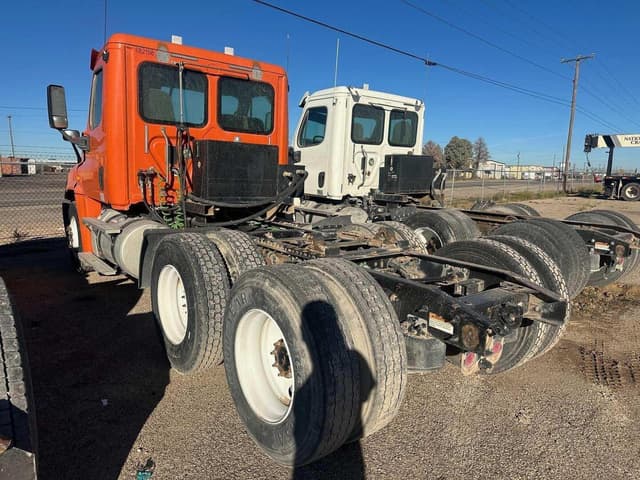 Image of Freightliner Cascadia 125 equipment image 4