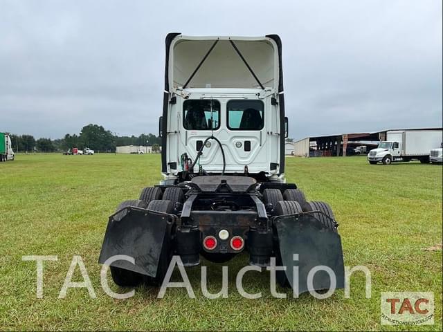 Image of Freightliner Cascadia 125 equipment image 3
