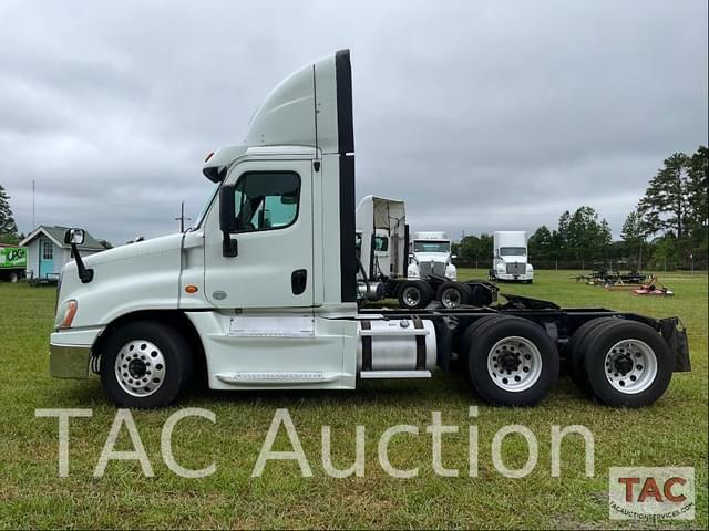 Image of Freightliner Cascadia 125 equipment image 1