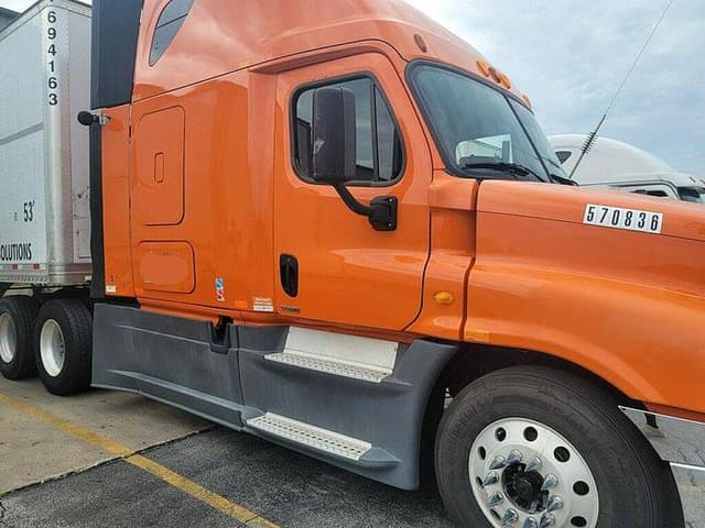 Image of Freightliner Cascadia 125 equipment image 4