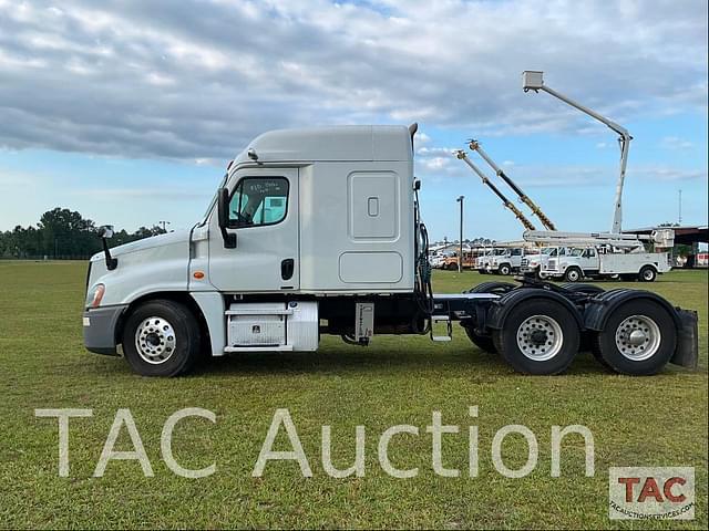 Image of Freightliner Cascadia 125 equipment image 1