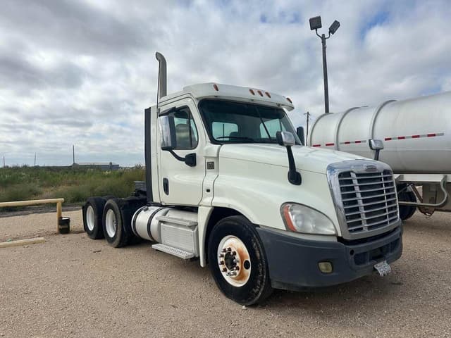 Image of Freightliner Cascadia 125 equipment image 1