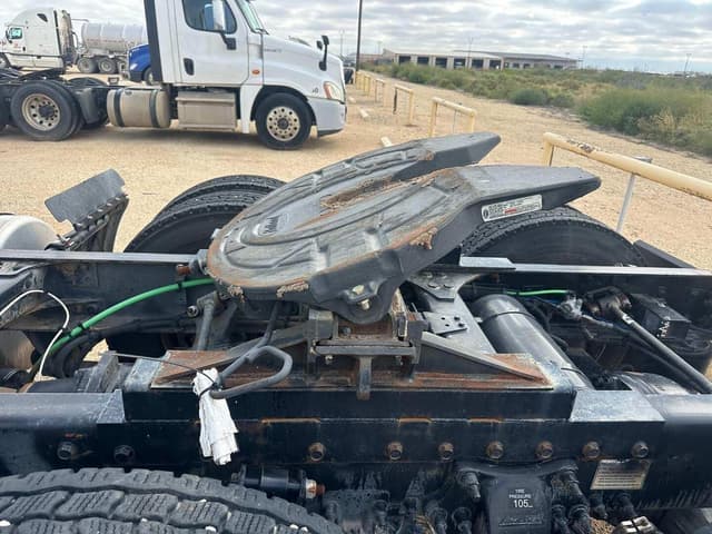 Image of Freightliner Cascadia 125 equipment image 3