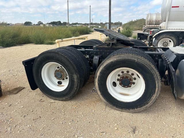 Image of Freightliner Cascadia 125 equipment image 4