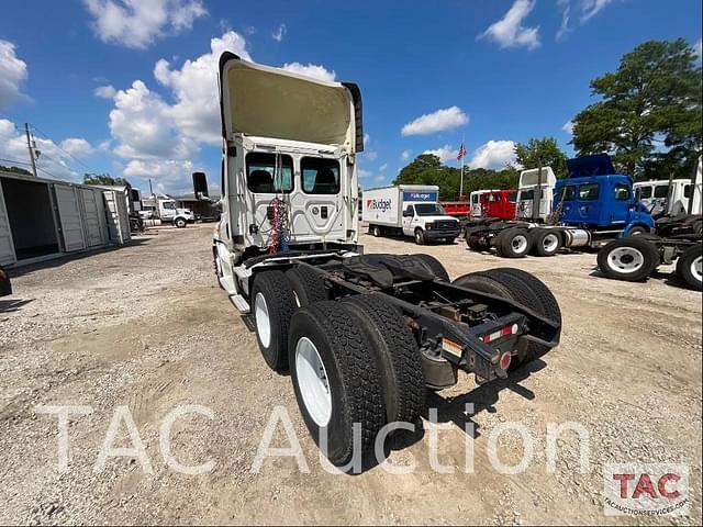Image of Freightliner Cascadia 125 Evolution equipment image 2