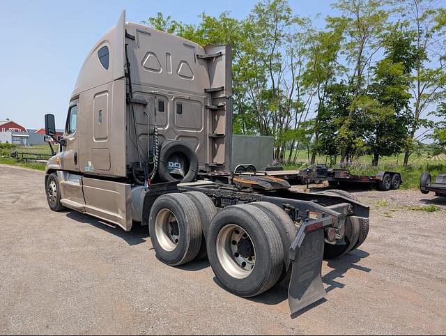Image of Freightliner Cascadia 125 Evolution equipment image 3