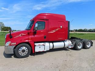 2014 Freightliner Cascadia 125 Equipment Image0