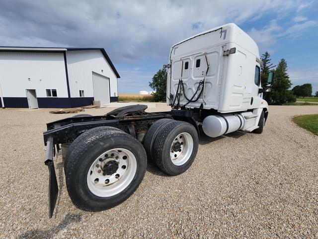 Image of Freightliner Cascadia 125 equipment image 4