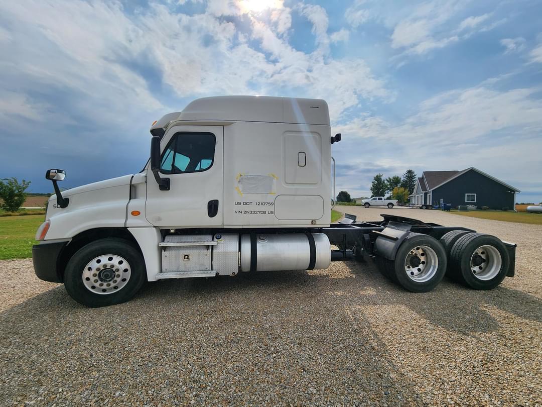 Image of Freightliner Cascadia 125 Primary image