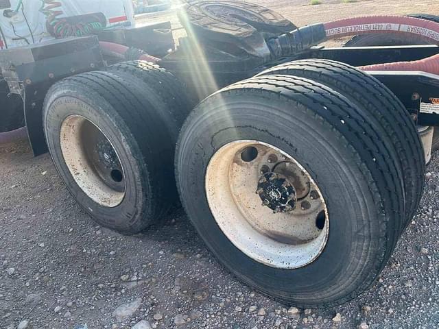 Image of Freightliner Cascadia 125 equipment image 4