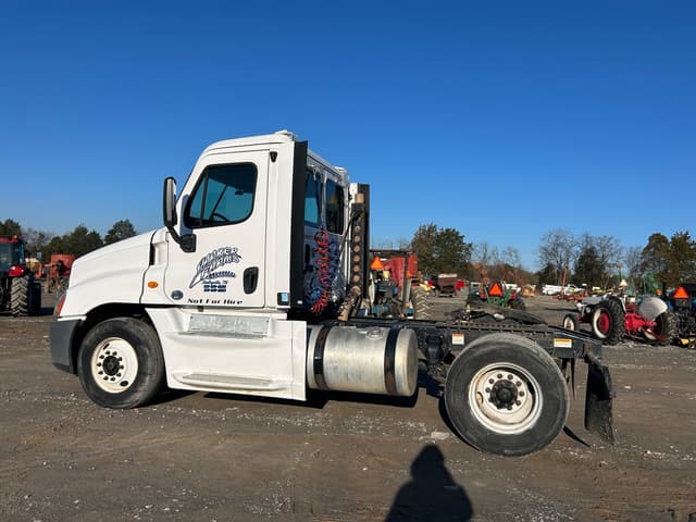 Image of Freightliner Cascadia 125 equipment image 1