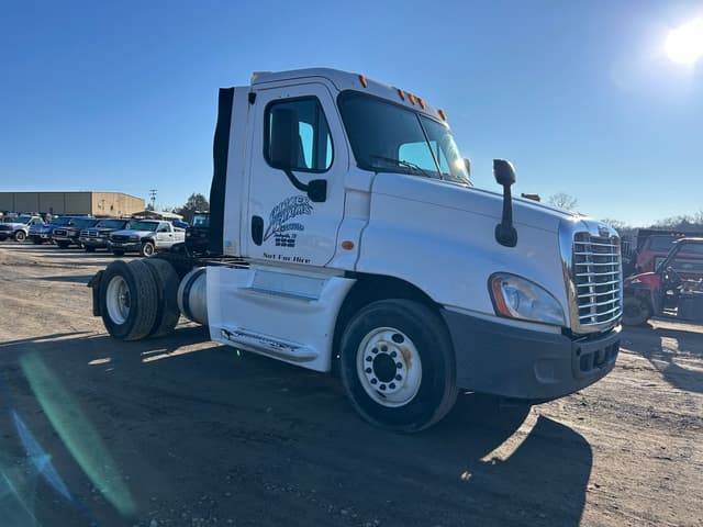 Image of Freightliner Cascadia 125 equipment image 2