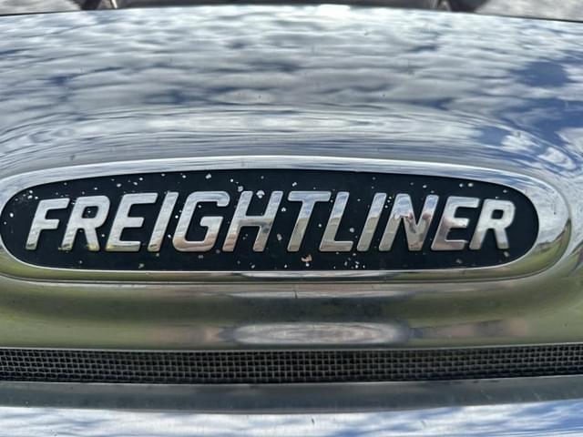 Image of Freightliner Cascadia 125 equipment image 4