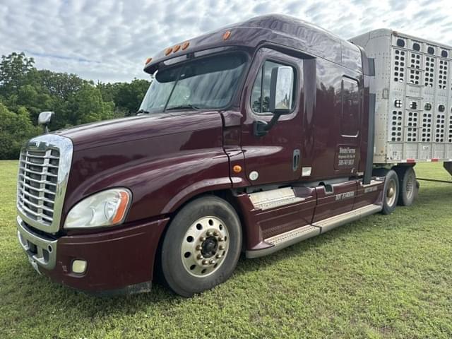 Image of Freightliner Cascadia 125 equipment image 2