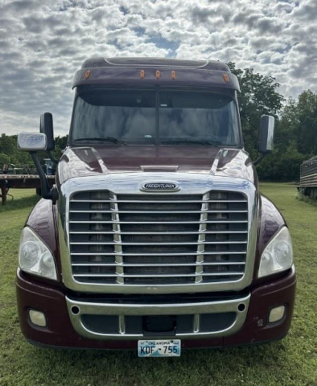 Image of Freightliner Cascadia 125 equipment image 3
