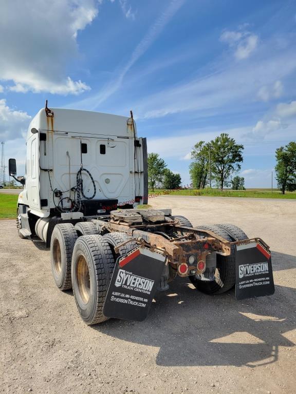 Image of Freightliner Cascadia 125 equipment image 3