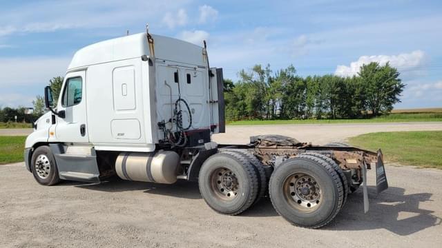 Image of Freightliner Cascadia 125 equipment image 2