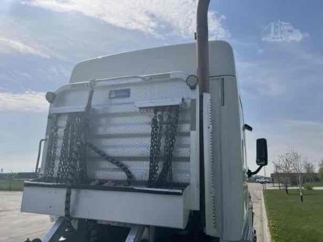 Image of Freightliner Cascadia 125 equipment image 4