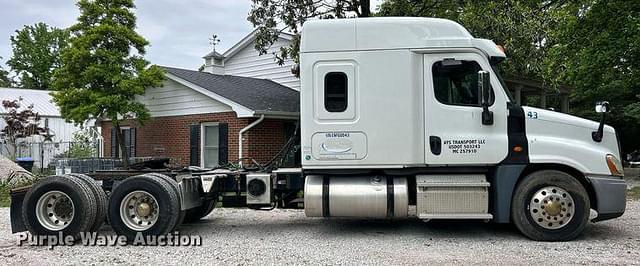 Image of Freightliner Cascadia 125 equipment image 3